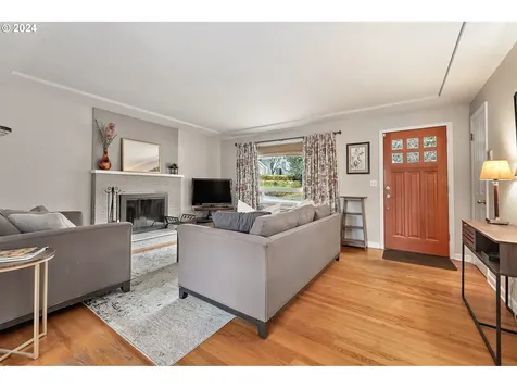 7824 Sw 5th Avenue Portland OR 97219