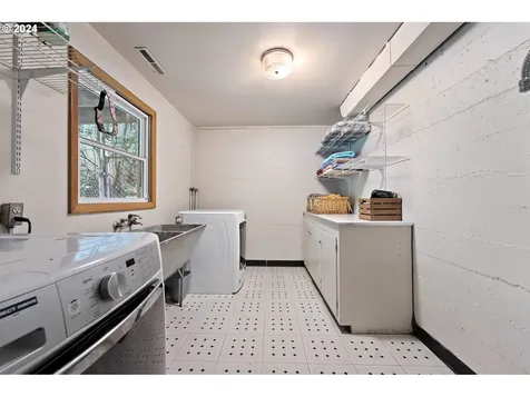 7824 Sw 5th Avenue Portland OR 97219
