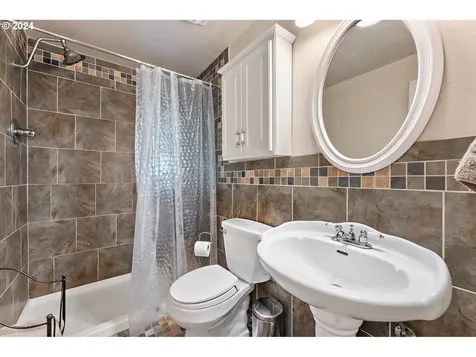 7824 Sw 5th Avenue Portland OR 97219