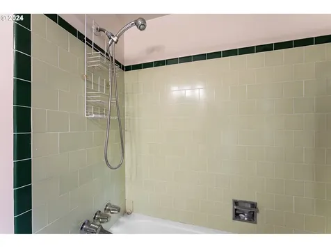 7824 Sw 5th Avenue Portland OR 97219