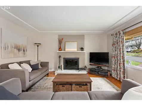 7824 Sw 5th Avenue Portland OR 97219