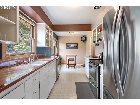 7824 Sw 5th Avenue Portland OR 97219