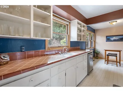 7824 Sw 5th Avenue Portland OR 97219