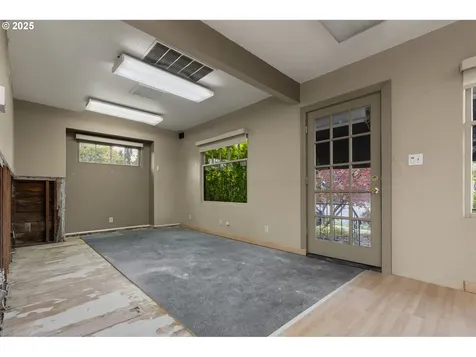 6055 E Burnside Street Portland OR 97215