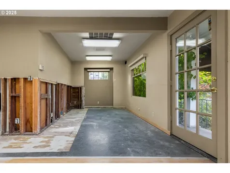 6055 E Burnside Street Portland OR 97215