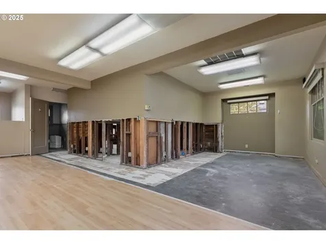 6055 E Burnside Street Portland OR 97215