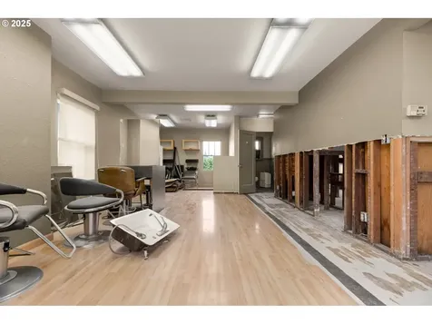 6055 E Burnside Street Portland OR 97215