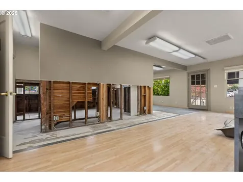 6055 E Burnside Street Portland OR 97215