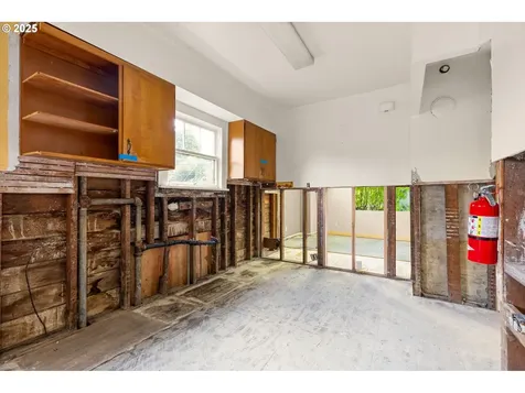 6055 E Burnside Street Portland OR 97215