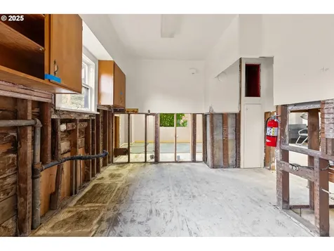 6055 E Burnside Street Portland OR 97215