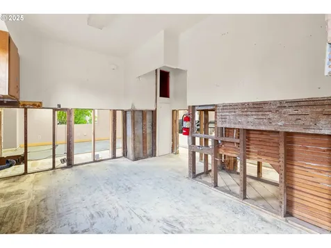 6055 E Burnside Street Portland OR 97215