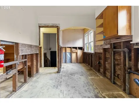 6055 E Burnside Street Portland OR 97215