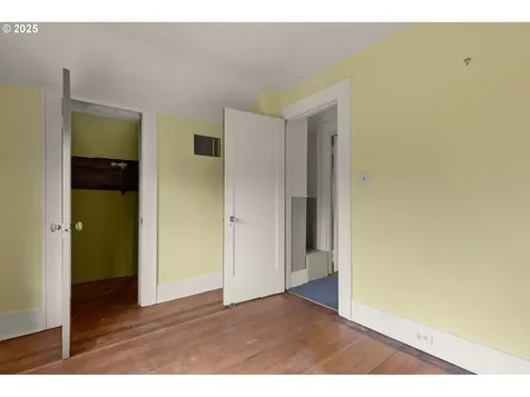 6055 E Burnside Street Portland OR 97215