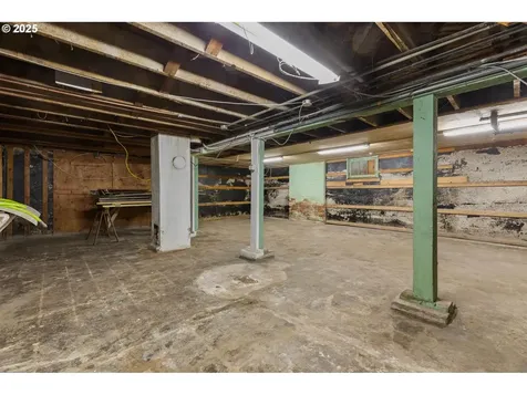 6055 E Burnside Street Portland OR 97215