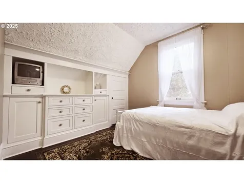 3128 SE 51st Avenue Portland OR 97206