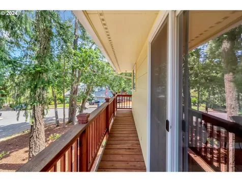 1410 W 28th Place Eugene OR 97405