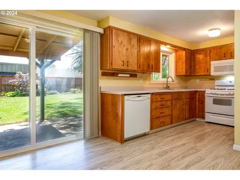 425 Colt Drive Eugene OR 97401