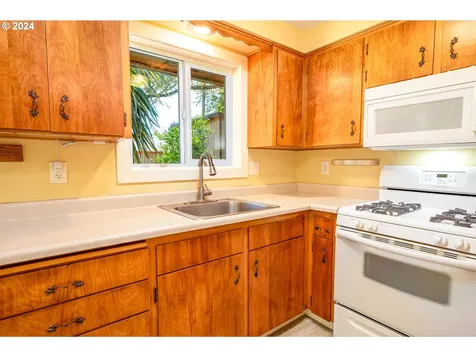 425 Colt Drive Eugene OR 97401