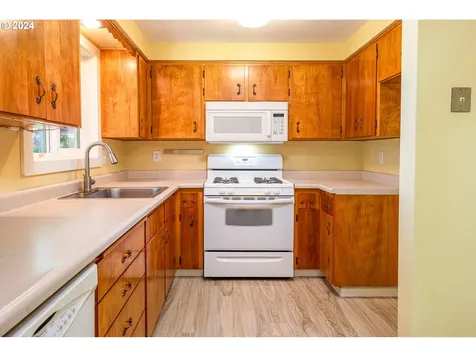 425 Colt Drive Eugene OR 97401