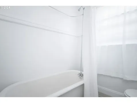 4857 Se Caruthers Street Portland OR 97215