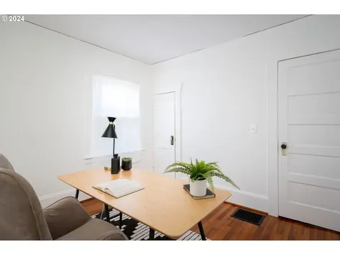 4857 Se Caruthers Street Portland OR 97215