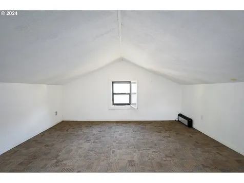 4857 Se Caruthers Street Portland OR 97215