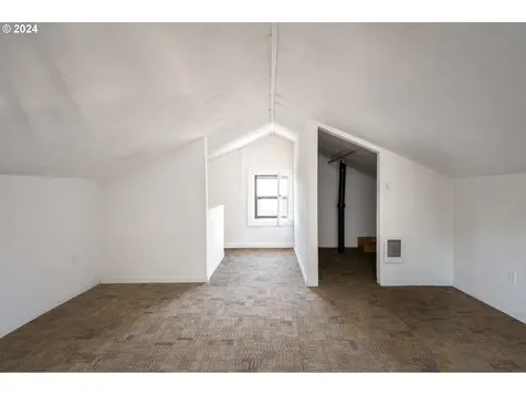 4857 Se Caruthers Street Portland OR 97215