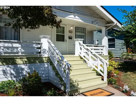 4857 Se Caruthers Street Portland OR 97215