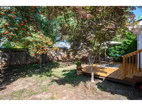 4857 Se Caruthers Street Portland OR 97215