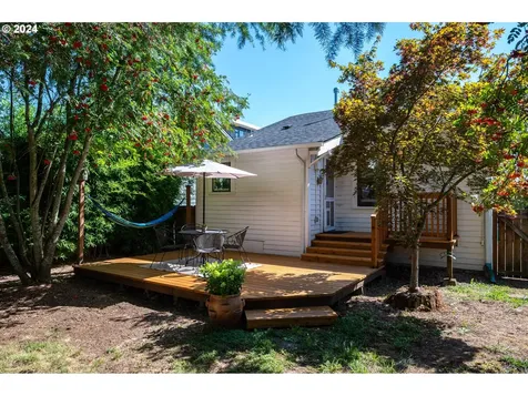 4857 Se Caruthers Street Portland OR 97215