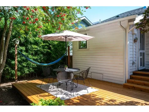 4857 Se Caruthers Street Portland OR 97215