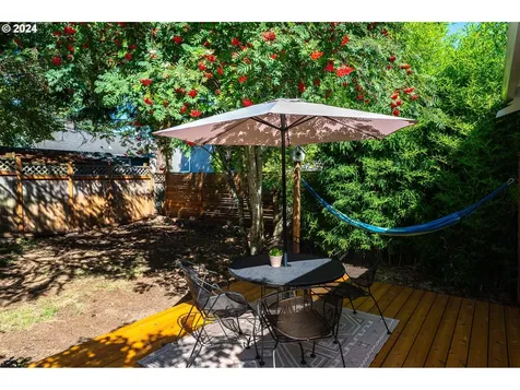 4857 Se Caruthers Street Portland OR 97215