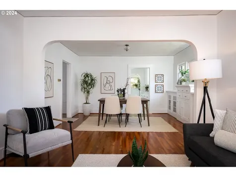 4857 Se Caruthers Street Portland OR 97215