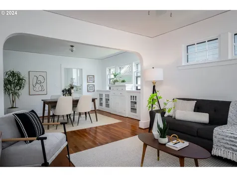 4857 Se Caruthers Street Portland OR 97215