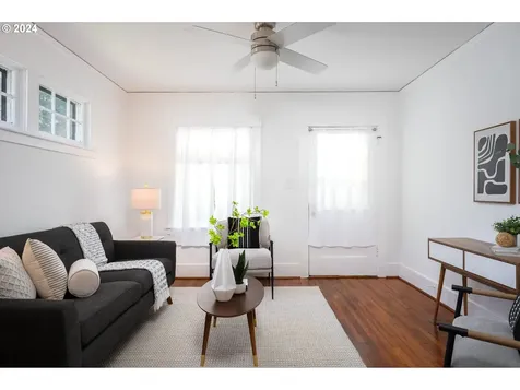 4857 Se Caruthers Street Portland OR 97215