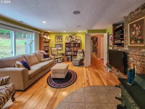 6395 Coos Bay Wagon Road Roseburg OR 97471