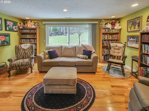 6395 Coos Bay Wagon Road Roseburg OR 97471