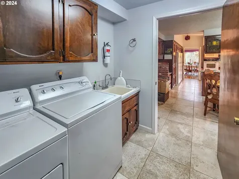 6395 Coos Bay Wagon Road Roseburg OR 97471