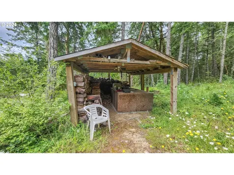 6395 Coos Bay Wagon Road Roseburg OR 97471