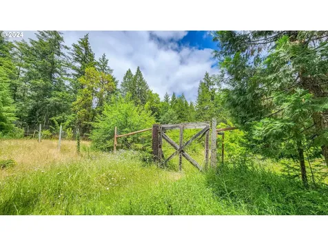6395 Coos Bay Wagon Road Roseburg OR 97471