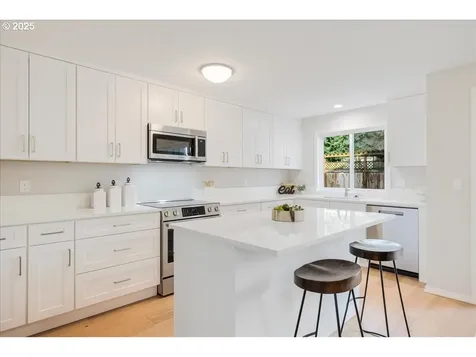 4351 SW Vesta Street Portland OR 97219