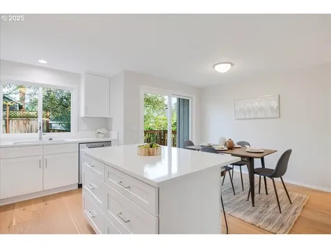4351 SW Vesta Street Portland OR 97219