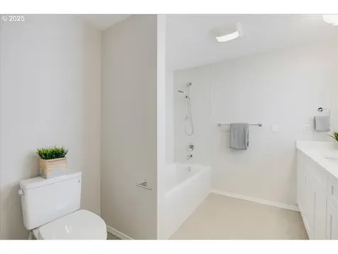 4351 SW Vesta Street Portland OR 97219