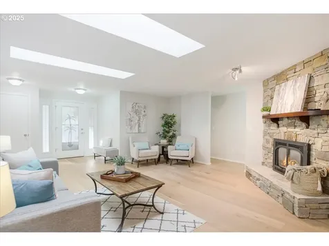 4351 SW Vesta Street Portland OR 97219