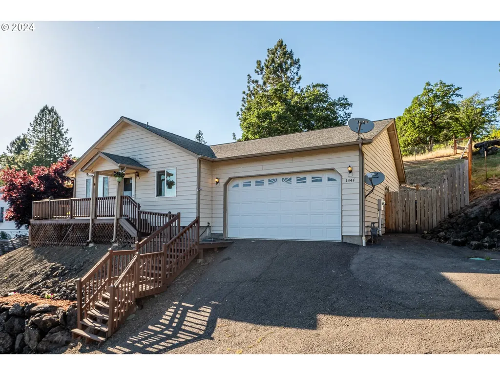 1344 NE Ridge Avenue Roseburg OR 97470