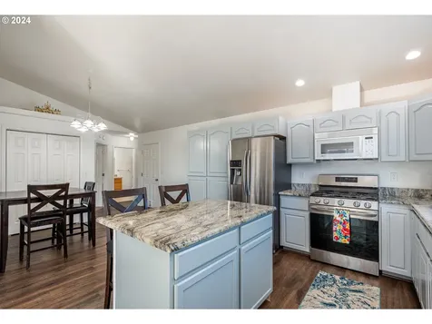 1344 NE Ridge Avenue Roseburg OR 97470