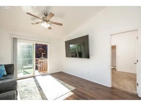 1344 NE Ridge Avenue Roseburg OR 97470