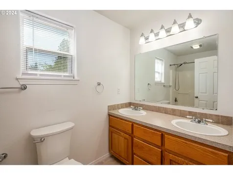 1344 NE Ridge Avenue Roseburg OR 97470