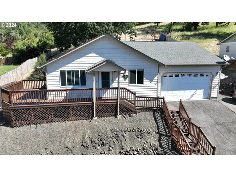 1344 NE Ridge Avenue Roseburg OR 97470