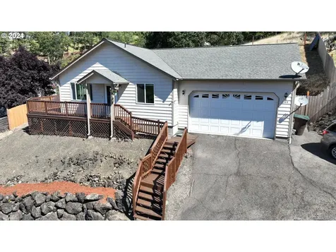 1344 NE Ridge Avenue Roseburg OR 97470